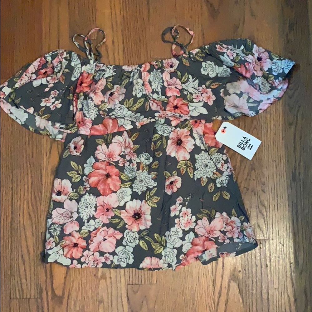 Off shoulder T-shirt